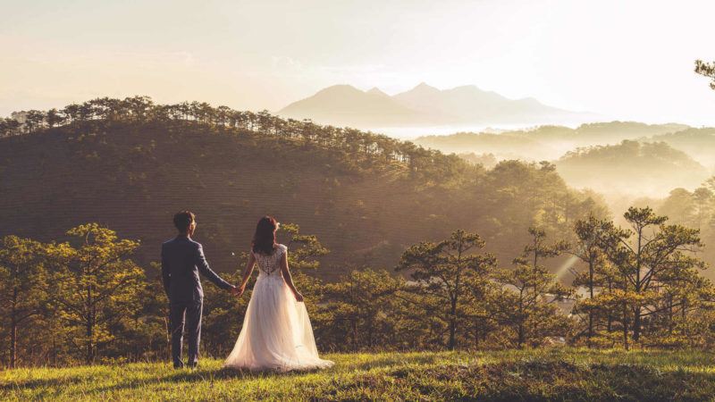 What Time Is Golden Hour and Why Is the Best for Wedding or Engagement Portraits