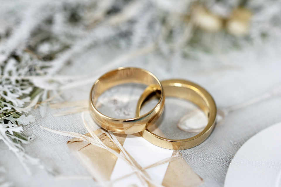 Traditionally, the bride or her family buys the groom's wedding ring, while the groom or his family buys the bride's wedding ring.