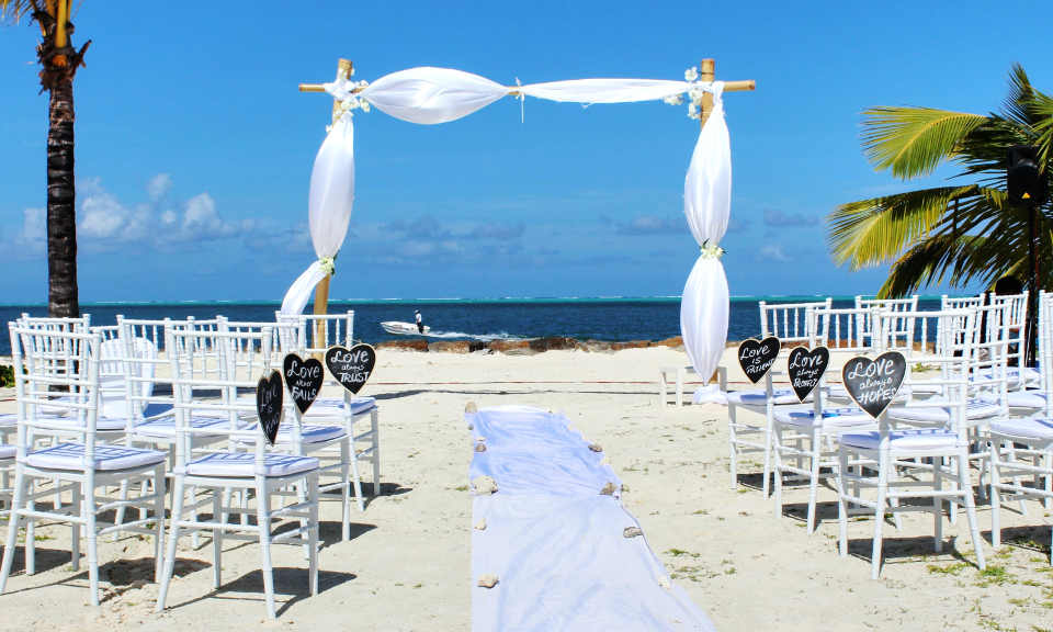 Most weddings ceremonies start around 3-3:30 pm and get over by 4:30 – 5 pm